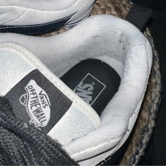 Vans Knu Skool Suede Sneakers - Picture 8 of 13